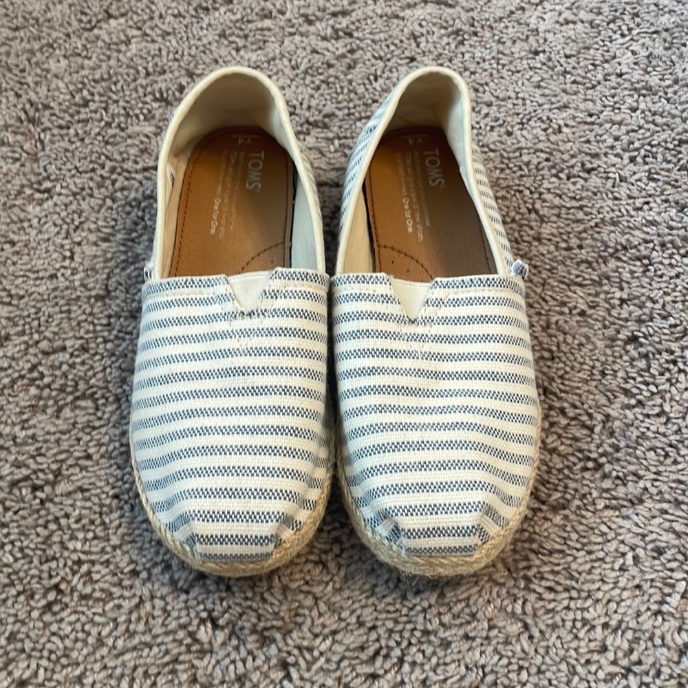 Toms sneakers